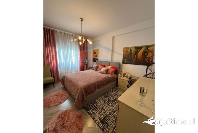 Shtepi me qera Apartament ne Tirane, 1+1, Mobilimi E mobiluar, Pagesa 400  Euro.