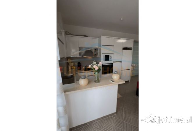 Shtepi me qera Apartament ne Tirane, 1+1, Mobilimi E mobiluar, Pagesa 400  Euro.