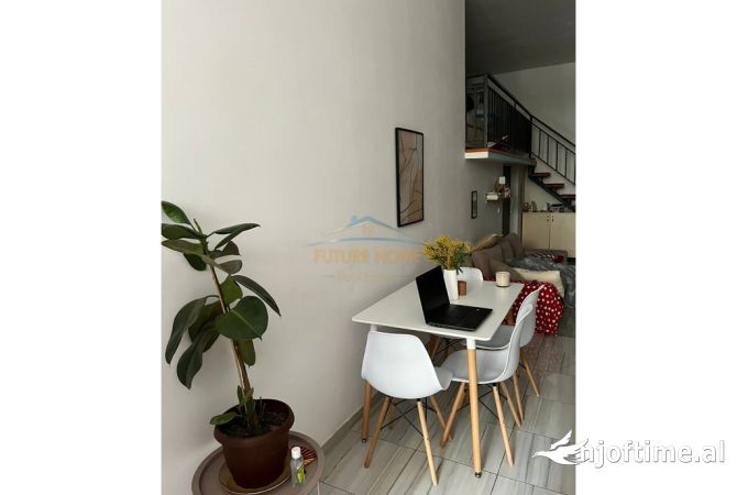 Shtepi ne shitje Duplex(shtepi me 2 kate) ne Tirane, 1+1, Mobilimi E mobiluar, Pagesa 75,000  Euro.