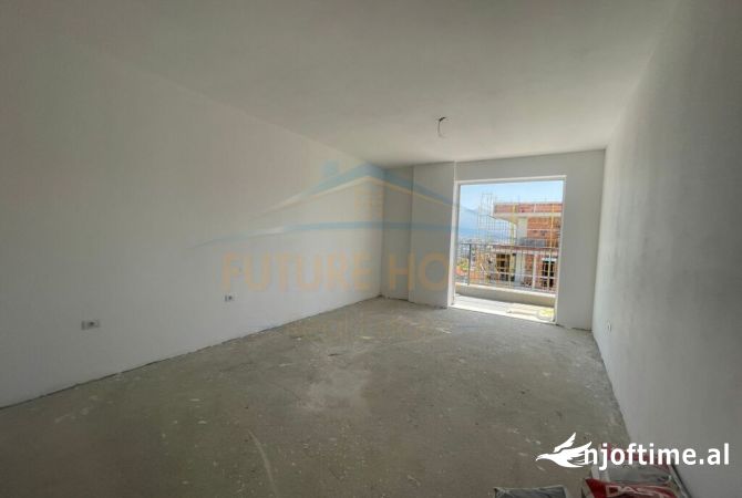 Shtepi ne shitje Apartament ne Tirane, 2+1, Mobilimi Bosh, pa mobiluar, Pagesa 123,300  Euro.