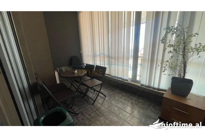 Ambient biznesi me qera 3+1 ne Tirane - 1,300 Euro