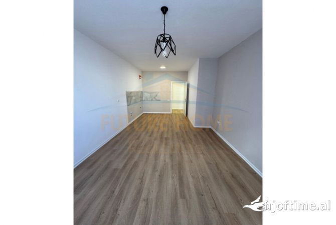Shtepi ne shitje Apartament ne Tirane, 1+1, Mobilimi Bosh, pa mobiluar, Pagesa 106,000  Euro.