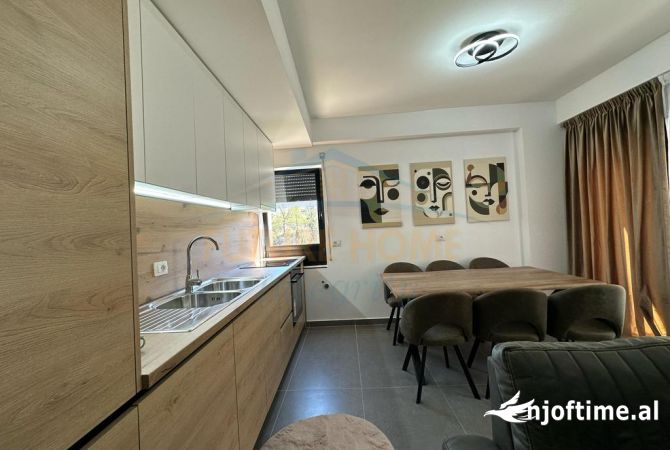 Shtepi ne shitje Duplex(shtepi me 2 kate) ne Tirane, 3+1, Mobilimi E mobiluar, Pagesa 210,000  Euro.
