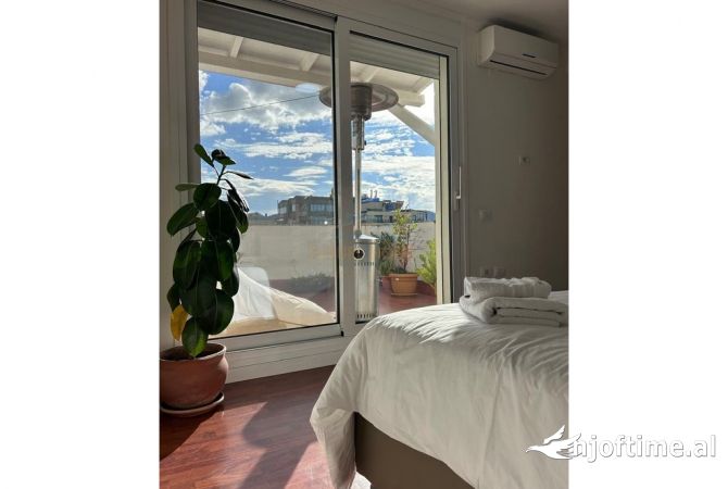 Shtepi ne shitje Apartament ne Tirane, 2+1, Mobilimi E mobiluar, Pagesa 600,000  Euro.