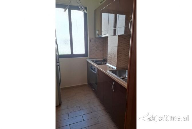 Shtepi me qera Apartament ne Tirane, 1+1, Mobilimi E mobiluar, Pagesa 600  Euro.