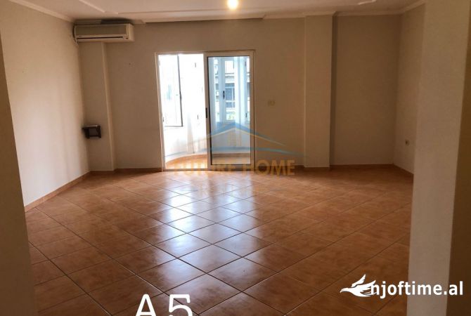 Ambient biznesi me qera 3+1 ne Tirane - 1,900 Euro