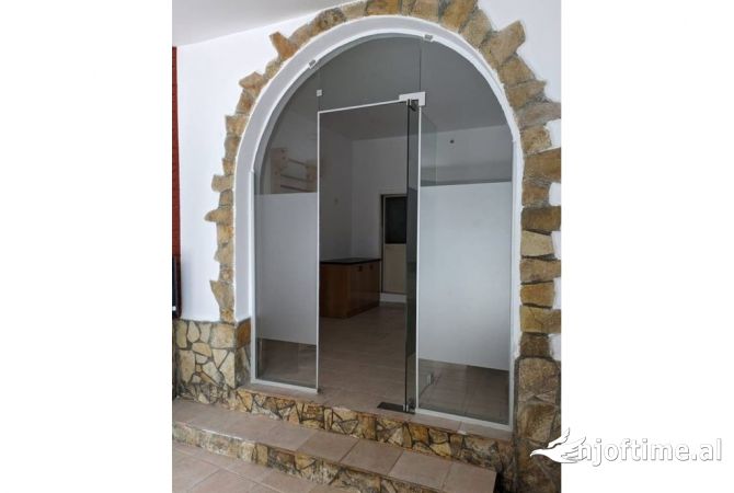 Ambient biznesi me qera 3+1 ne Tirane - 470 Euro