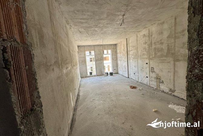 Shtepi ne shitje Apartament ne Tirane, 2+1, Mobilimi Bosh, pa mobiluar, Pagesa 97,000  Euro.