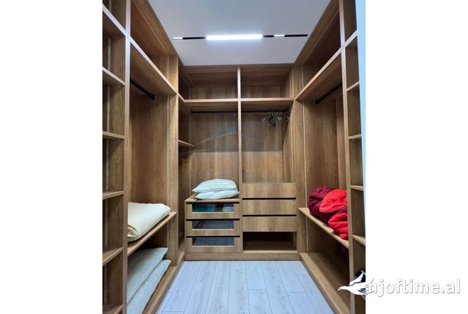 Shtepi me qera Apartament ne Tirane, 1+1, Mobilimi E mobiluar, Pagesa 550  Euro.