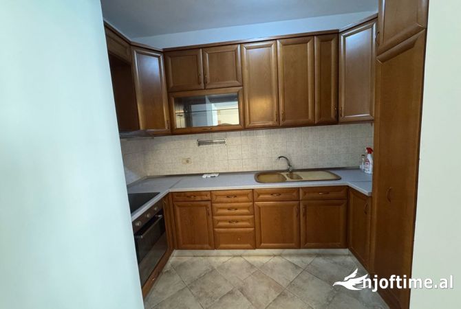 Shtepi me qera 2+1 ne Tirane - 700 Euro