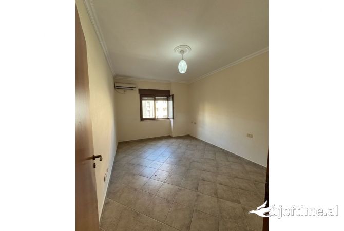 Shtepi me qera 2+1 ne Tirane - 700 Euro