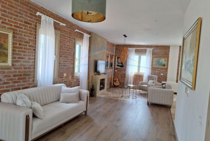 Shtepi me qera 4+1 ne Tirane - 3,000 Euro