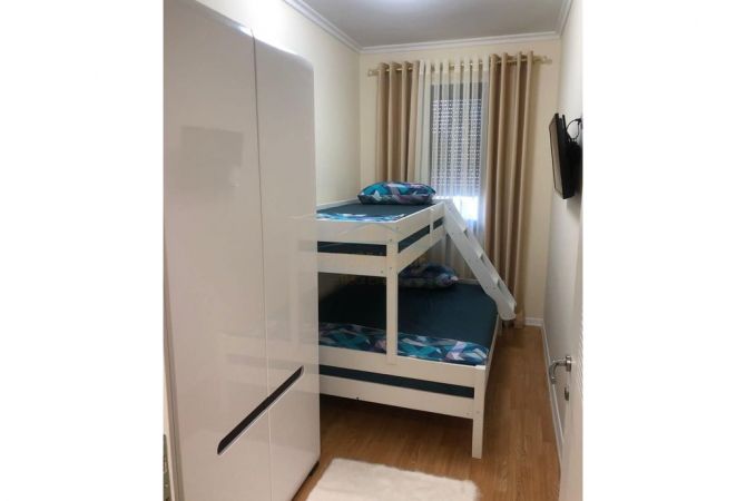 Shtepi me qera Apartament ne Tirane, 2+1, Mobilimi E mobiluar, Pagesa 1,200  Euro.