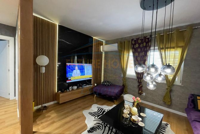 Shtepi me qera Apartament ne Tirane, 2+1, Mobilimi E mobiluar, Pagesa 1,800  Euro.