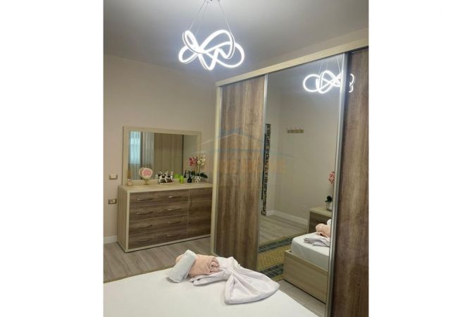 Shtepi me qera Apartament ne Tirane, 1+1, Mobilimi E mobiluar, Pagesa 1,000  Euro.