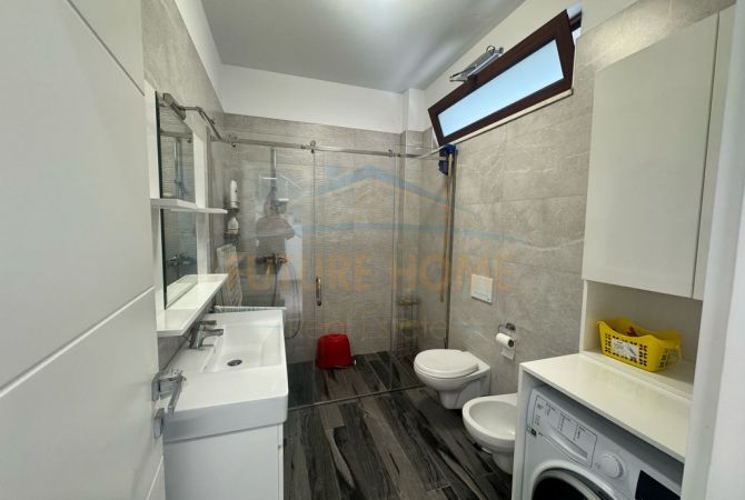 Shtepi ne shitje Vila Luksoze ne Tirane, 3+1, Mobilimi E mobiluar, Pagesa 475,000  Euro.