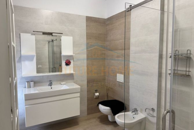 Shtepi ne shitje Vila Luksoze ne Tirane, 3+1, Mobilimi E mobiluar, Pagesa 475,000  Euro.