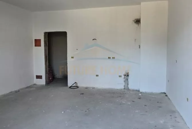 Shtepi ne shitje Apartament ne Tirane, 1+1, Mobilimi Bosh, pa mobiluar, Pagesa 190,620  Euro.