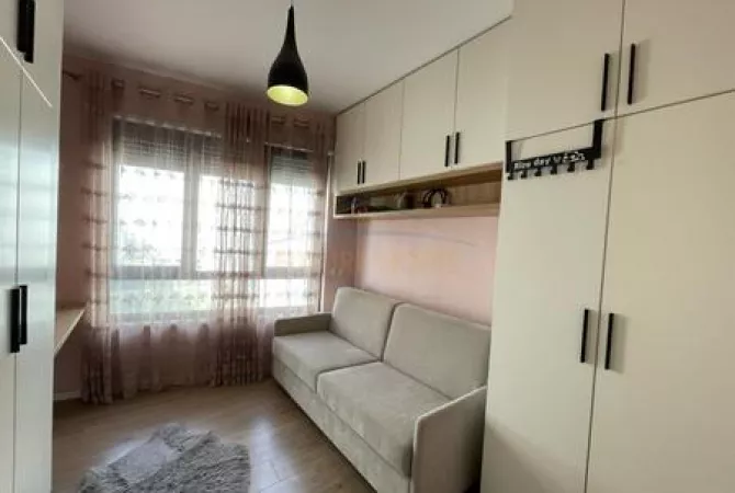 Shtepi ne shitje Apartament ne Tirane, 2+1, Mobilimi E mobiluar, Pagesa 210,000  Euro.
