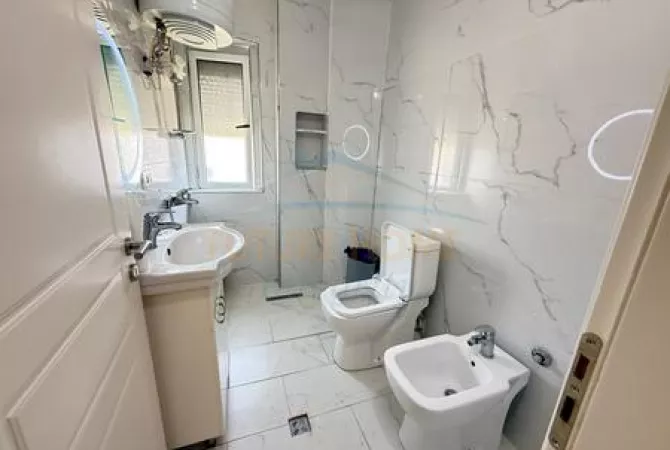 Shtepi ne shitje Apartament ne Tirane, 1+1, Mobilimi E mobiluar, Pagesa 85,000  Euro.