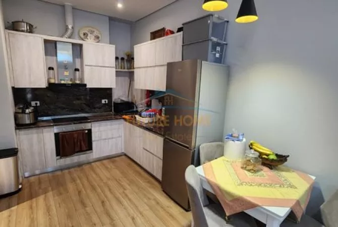 Shtepi ne shitje 1+1 ne Tirane - 240,000 Euro