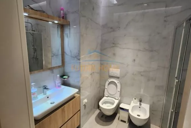 Shtepi ne shitje Apartament ne Tirane, 1+1, Mobilimi E mobiluar, Pagesa 240,000  Euro.