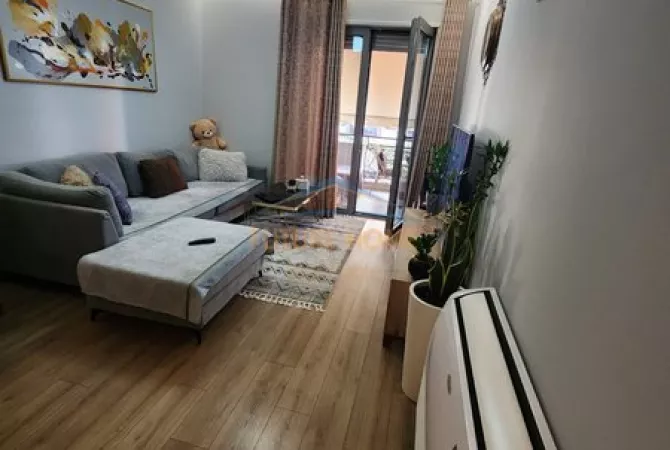 Shtepi ne shitje Apartament ne Tirane, 1+1, Mobilimi E mobiluar, Pagesa 240,000  Euro.