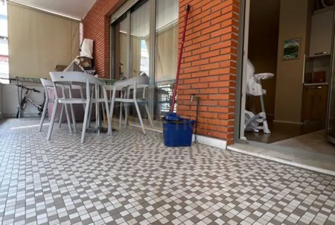 Shtepi ne shitje Apartament ne Tirane, 2+1, Mobilimi E mobiluar, Pagesa 385,000  Euro.