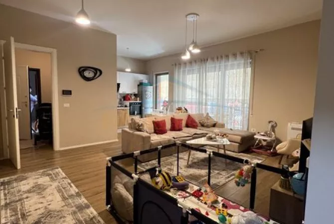 Shtepi ne shitje Apartament ne Tirane, 2+1, Mobilimi E mobiluar, Pagesa 385,000  Euro.