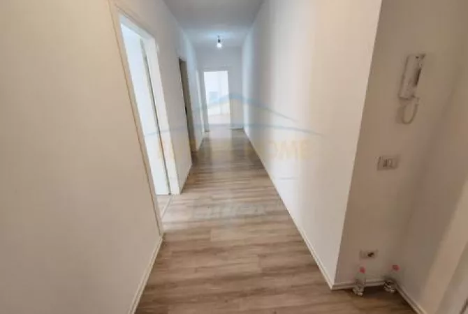 Shtepi ne shitje Apartament ne Tirane, 2+1, Mobilimi Bosh, pa mobiluar, Pagesa 175,000  Euro.