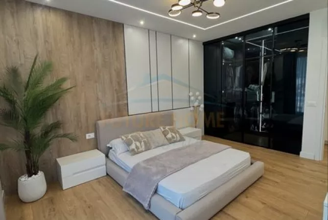 Shtepi ne shitje Apartament ne Tirane, 3+1, Mobilimi E mobiluar, Pagesa 312,000  Euro.