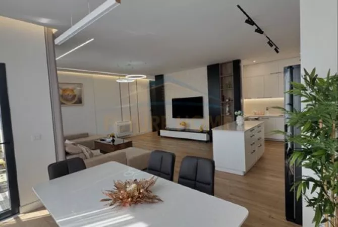 Shtepi ne shitje Apartament ne Tirane, 3+1, Mobilimi E mobiluar, Pagesa 312,000  Euro.
