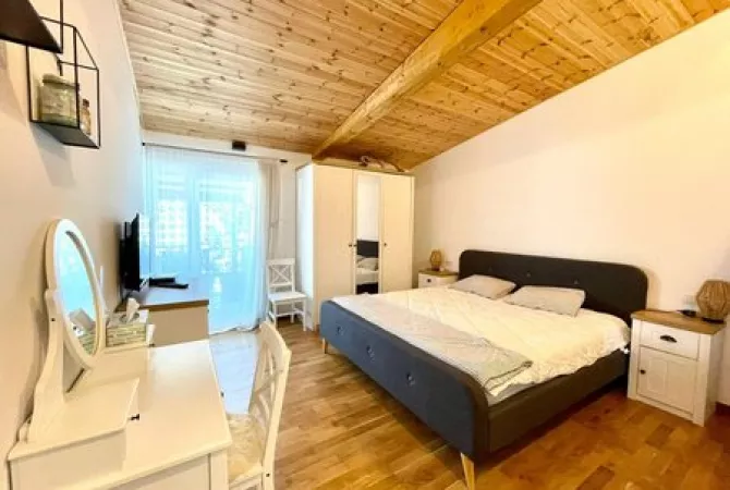 Shtepi ne shitje Apartament ne Tirane, 2+1, Mobilimi E mobiluar, Pagesa 350,000  Euro.