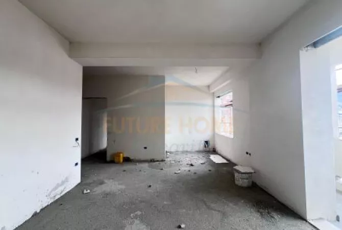 Shtepi ne shitje Apartament ne Tirane, 1+1, Mobilimi Bosh, pa mobiluar, Pagesa 115,000  Euro.