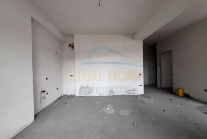 Shtepi ne shitje Apartament ne Tirane, 1+1, Mobilimi Bosh, pa mobiluar, Pagesa 115,000  Euro.