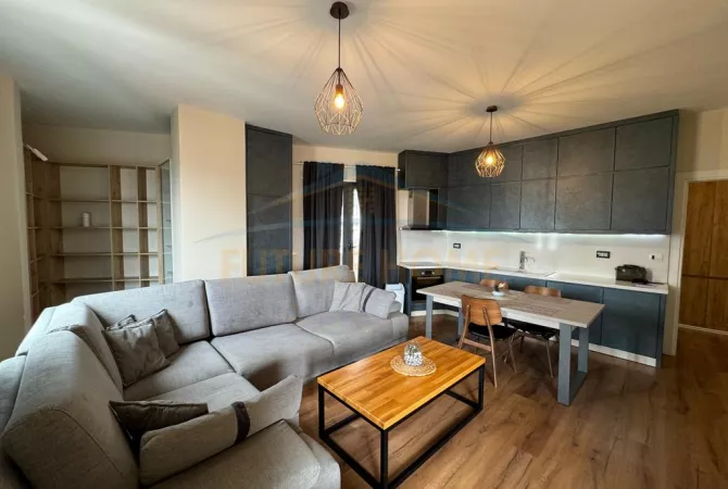 Shtepi me qera 2+1 ne Tirane - 800 Euro