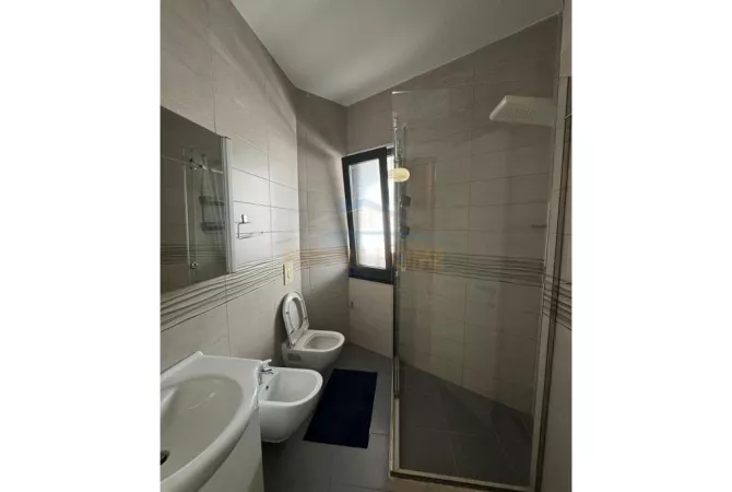 Shtepi me qera 2+1 ne Tirane - 800 Euro