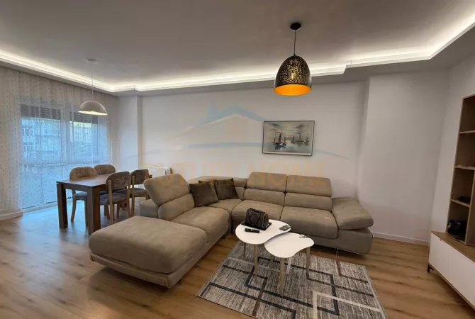 Shtepi me qera Apartament ne Tirane, 2+1, Mobilimi E mobiluar, Pagesa 1,000  Euro.