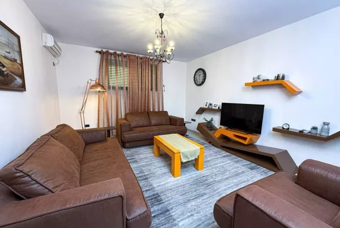 Shtepi me qera 7+1 ne Tirane - 4,500 Euro