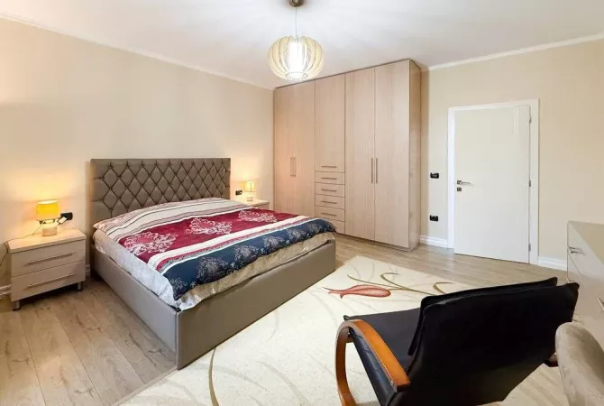 Shtepi me qera Vila Luksoze ne Tirane, 7+1, Mobilimi E mobiluar, Pagesa 4,500  Euro.