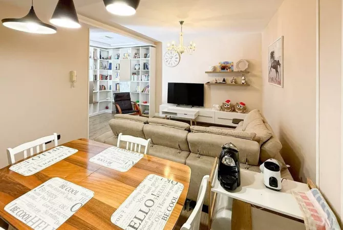 Shtepi me qera Vila Luksoze ne Tirane, 7+1, Mobilimi E mobiluar, Pagesa 4,500  Euro.