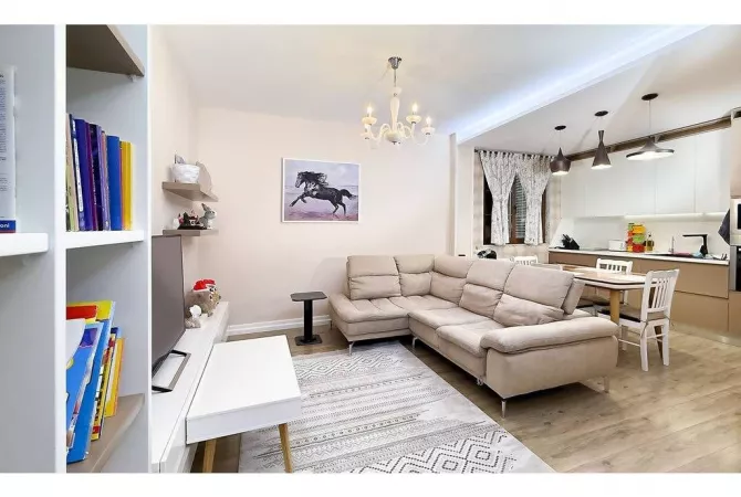 Shtepi me qera Vila Luksoze ne Tirane, 7+1, Mobilimi E mobiluar, Pagesa 4,500  Euro.