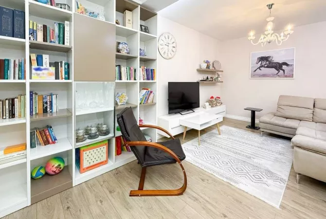 Shtepi me qera Vila Luksoze ne Tirane, 7+1, Mobilimi E mobiluar, Pagesa 4,500  Euro.