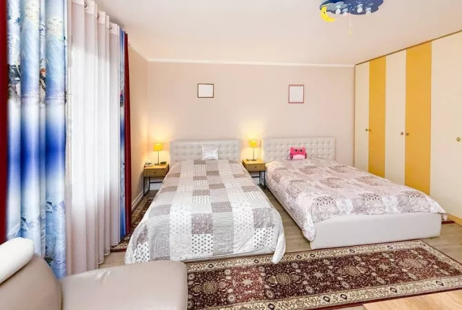 Shtepi me qera Vila Luksoze ne Tirane, 7+1, Mobilimi E mobiluar, Pagesa 4,500  Euro.