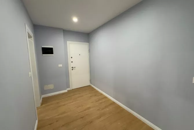 Shtepi ne shitje Apartament ne Tirane, 1+1, Mobilimi Bosh, pa mobiluar, Pagesa 175,000  Euro.