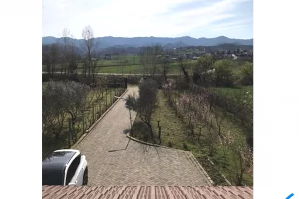 Shtepi ne shitje Vila Luksoze ne Tirane, 3+1, Mobilimi E mobiluar, Pagesa 420,000  Euro.