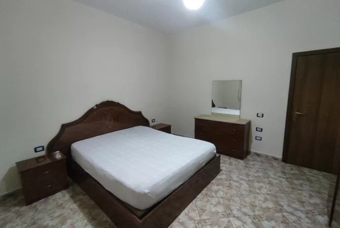 Shtepi me qera Apartament ne Tirane, 2+1, Mobilimi E mobiluar, Pagesa 400  Euro.