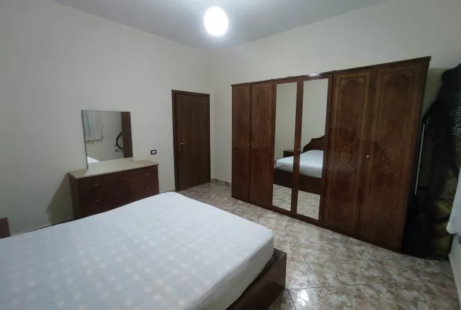 Shtepi me qera Apartament ne Tirane, 2+1, Mobilimi E mobiluar, Pagesa 400  Euro.