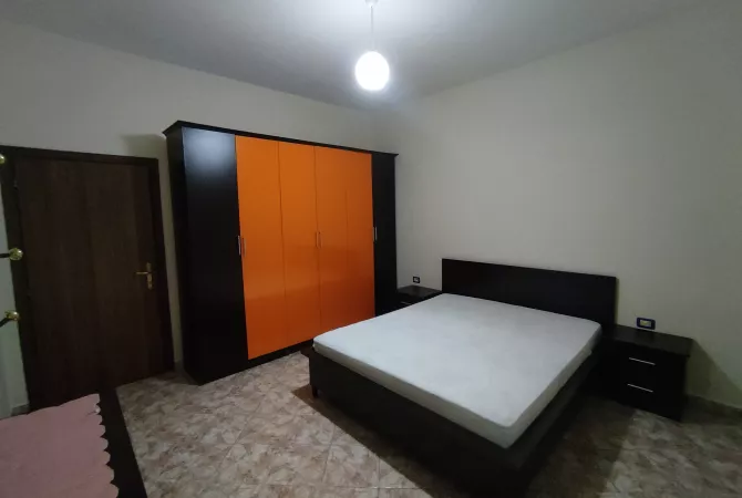 Shtepi me qera Apartament ne Tirane, 2+1, Mobilimi E mobiluar, Pagesa 400  Euro.