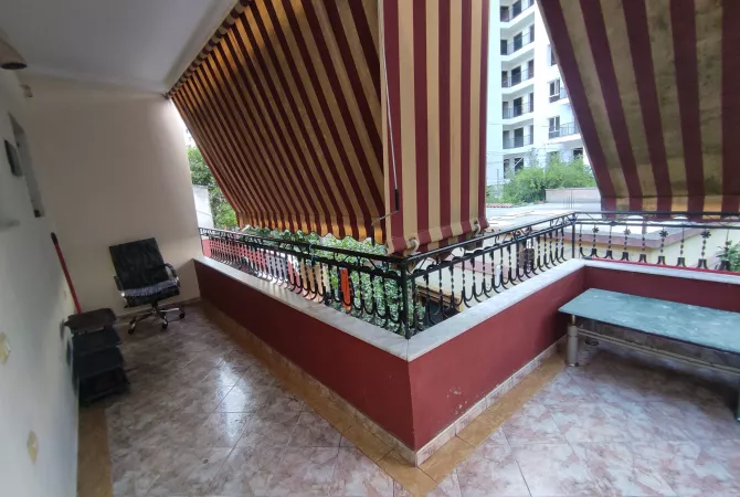 Shtepi me qera Apartament ne Tirane, 2+1, Mobilimi E mobiluar, Pagesa 400  Euro.